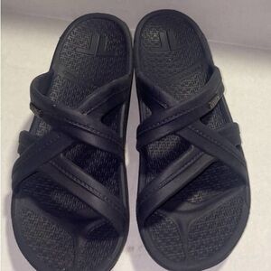 Telic deep ocean blue sandals M